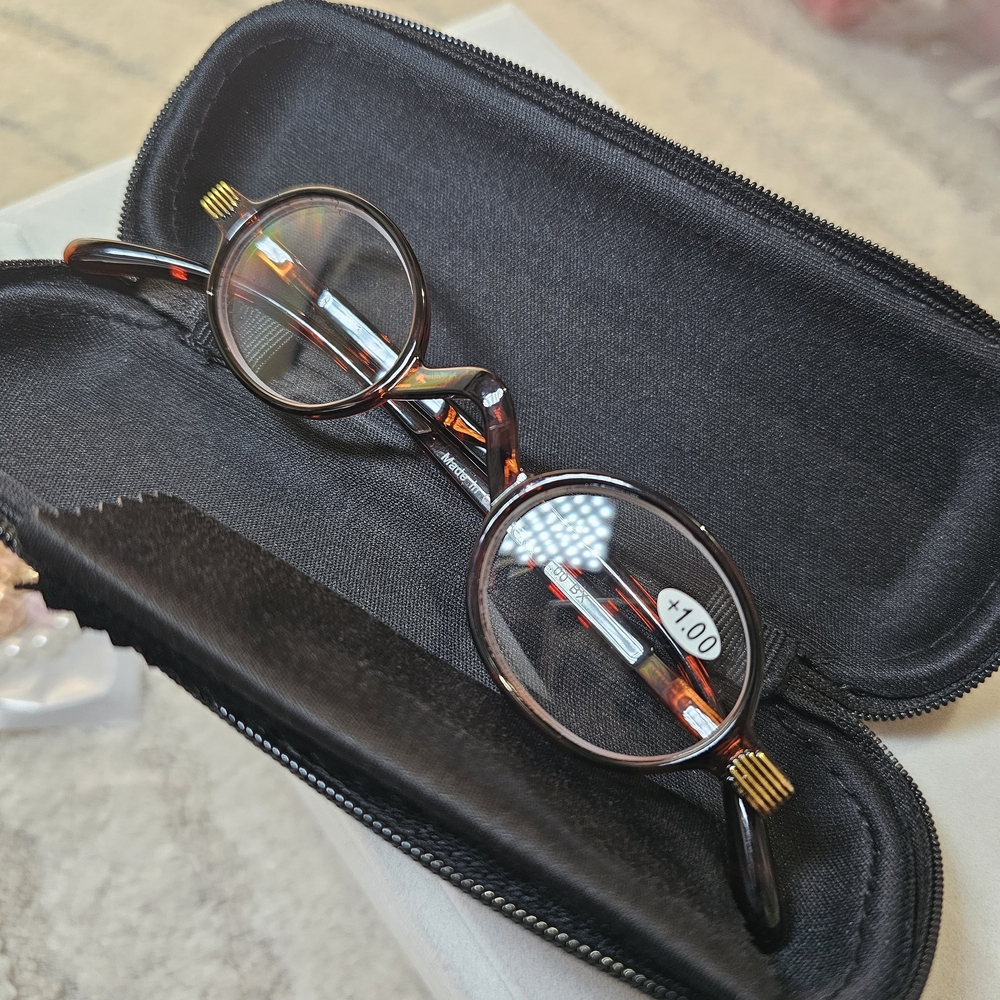 Tortoise Shell Reading Glasses Cases With Case - image 1